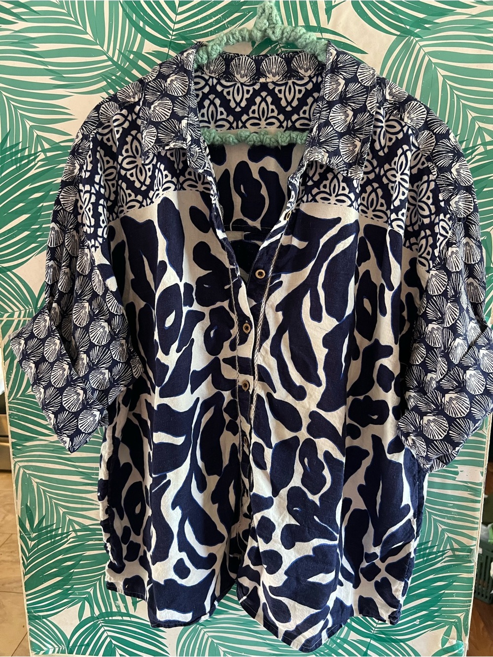 Anthropologie Roll Sleeve Blue & White linen blend seashell Button down top